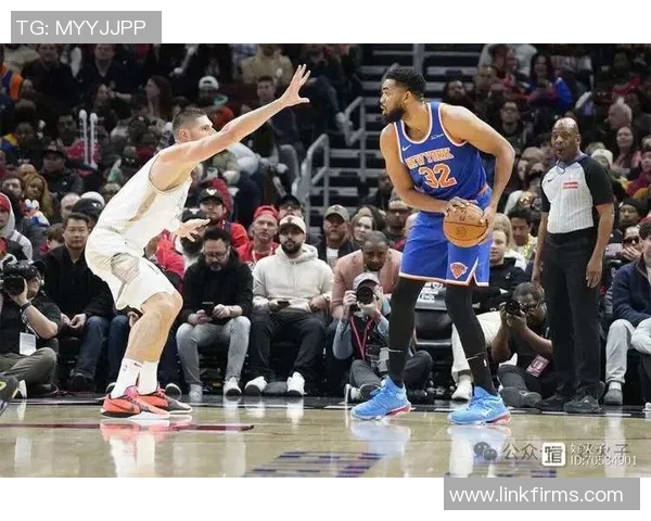 尼克斯队战胜魔术，球队迎来胜利：展现团队力量与球迷精神