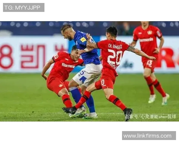 沙尔克04主场不败，战平法兰克福！