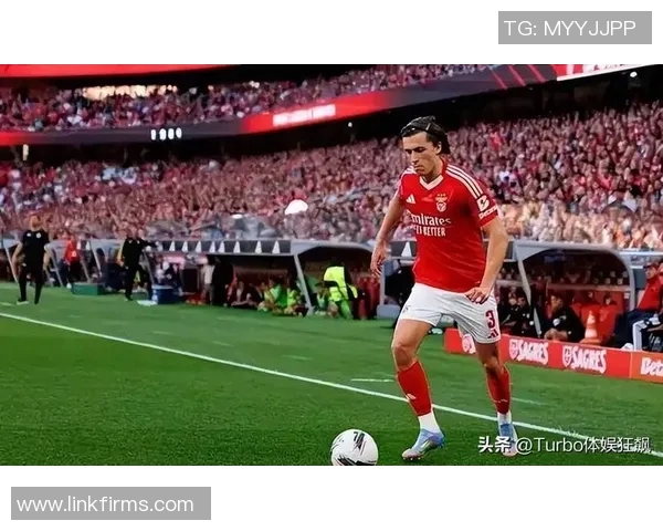 皇家马德里宣布签下新后卫,球队实力再添一筹 皇家马德里宣布签下新后卫,球队实力再添一筹